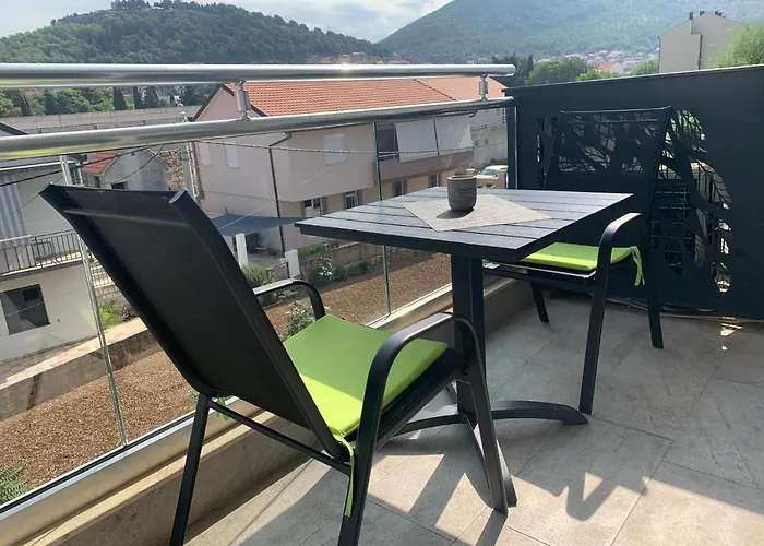 Luna تريبينيي